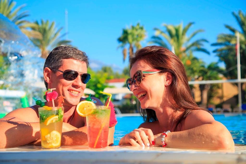 Pirate'S Beach Club Текирова Екстериор снимка