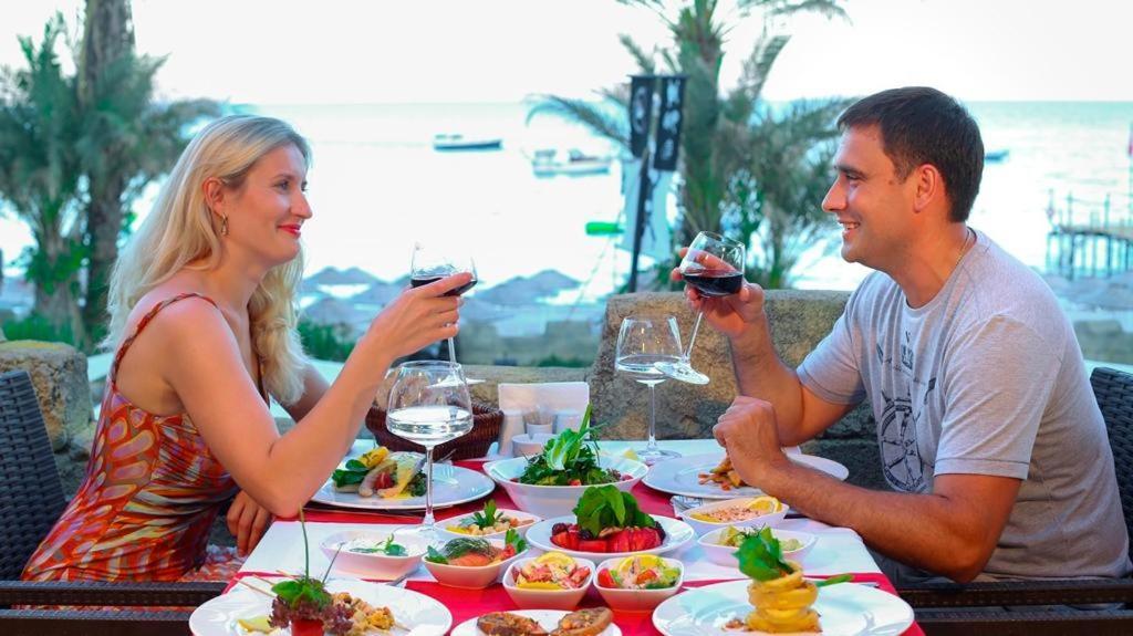 Pirate'S Beach Club Текирова Екстериор снимка